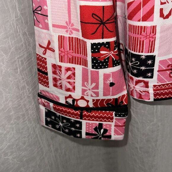 kate spade Red Black White Multi Christmas Holiday Gifts Notched Collar PJ Set - Picture 9 of 13